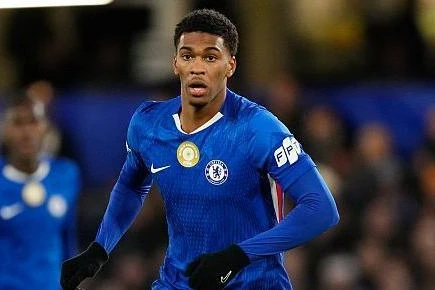 Coş Açemponq az oyun şansı səbəbindən "Çelsi"dən ayrıla bilər