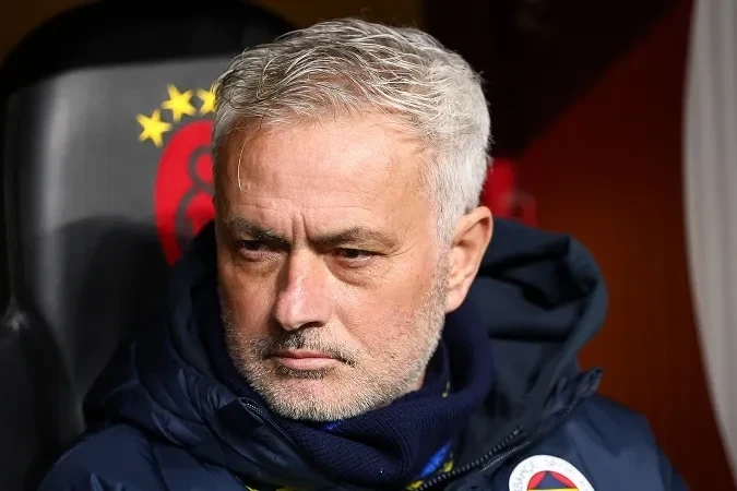 Jose Mourinho criticizes Fenerbahçe management regarding transfers before the Benfica game