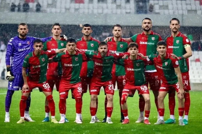 "Karşıyaka"dan tarixi qələbə: Yeddi dəqiqədə dörd qol!