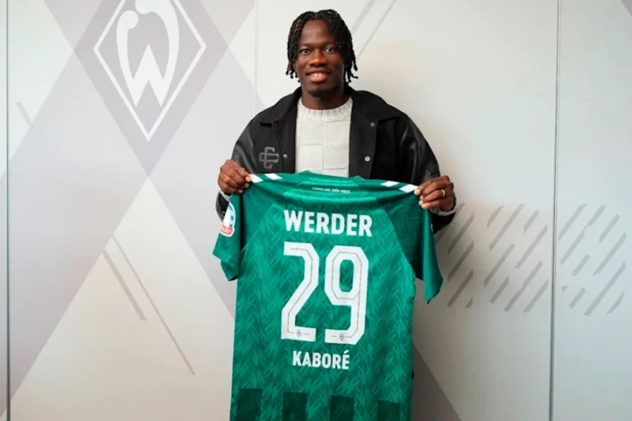 "Mançester Siti"nin futbolçusu Bundesliqa klubuna transfer olunub