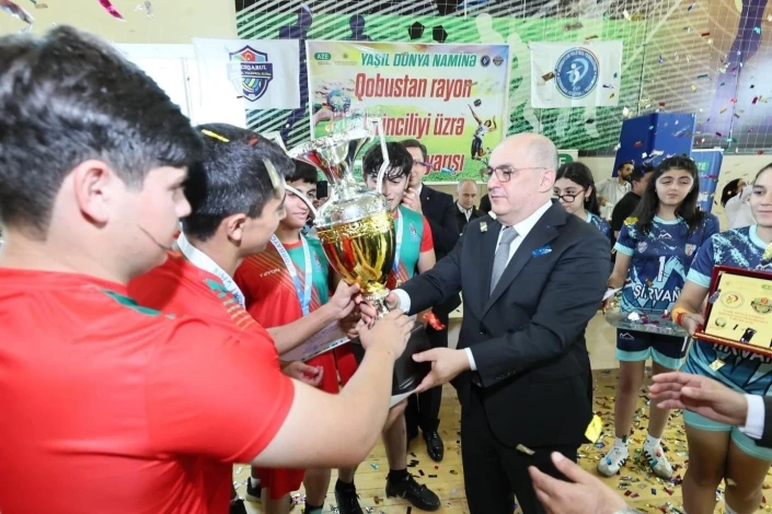 Şahin Bağırov yeniyetmə voleybolçularla görüşüb - FOTO