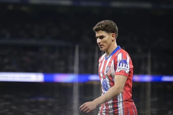 "Arsenal", "Liverpool" and "Bayern" are trying to transfer the world champion
