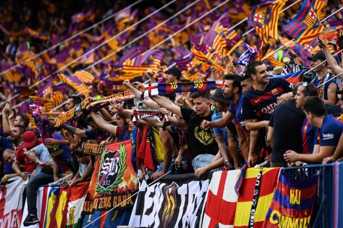 Barcelona taraftarı İngiltere'de Newcastle yerine yanlışlıkla Exeter City maçına gitti