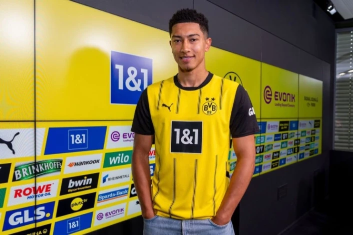 Bellingham Substitution Scandal at Borussia: Parents Banned from Locker Room