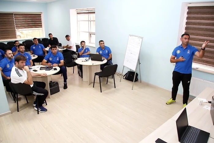 UEFA B kateqoriyalı məşqçi kursunun II mərhələsi keçirilib