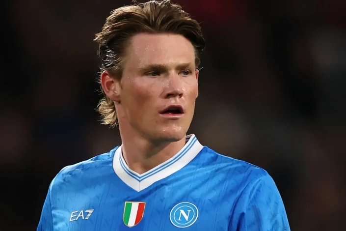 Napoli Scott McTominayə yeni müqavilə təklif edəcək