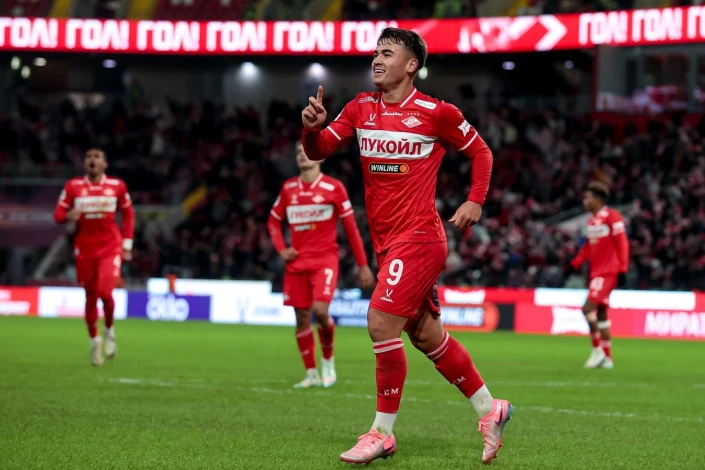 PSV Considers Ugalde and Other Strikers as Replacement for Ricardo Pepi