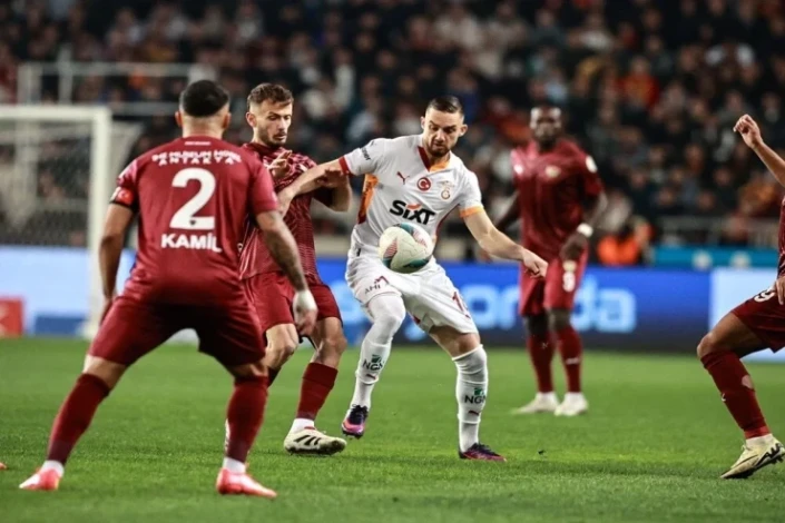 "Qalatasaray" səfərdə büdrədi