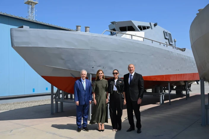 Aziz Yıldırım Azərbaycan Prezidenti İlham Əliyevlə görüşərək pilotsuz dəniz vasitələrini təqdim etdi