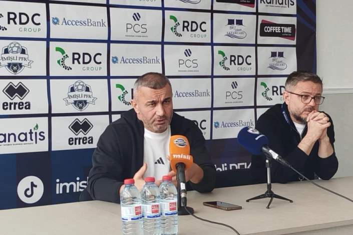 Qurban Qurbanovdan meydança şikayəti: "Belə meydançada oynamağa necə icazə verilə bilər?"