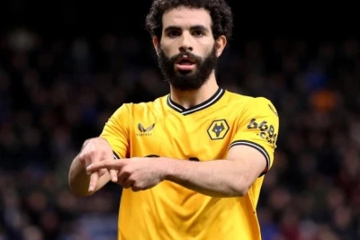 "Manchester Yunayted" əlcəzairli müdafiəçini transfer etməyə çalışır