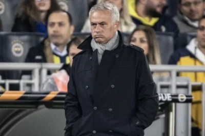 Fənərbağça fanatları Mourinyonun istefasına çağırır
