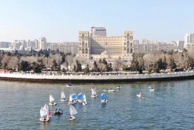 Bakıda Novruz şənliyi: Xəzərdə su idmanı növləri nümayiş etdirildi