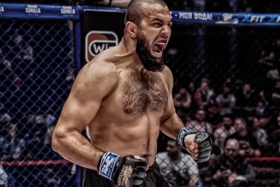 Azərbaycanlı "Tank" Tahir Abdullayev Moskvada rusiyalı rəqibini nokautla məğlub edib