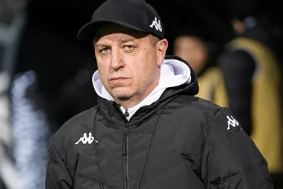 Yuri Vernidub meydançaların keyfiyyətsizliyindən şikayət edərək Qurban Qurbanovu dəstəkləyir