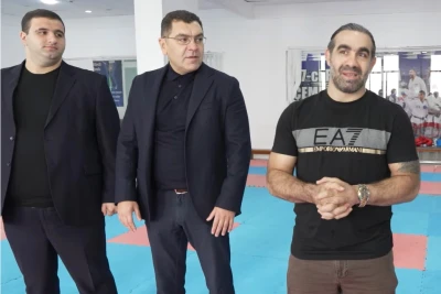 Rafael Ağayev eşitmə məhdudiyyətli idmançılarla görüş keçirib - VİDEO