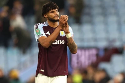 "Aston Villa" Tayron Minqlə müqaviləni uzadıb