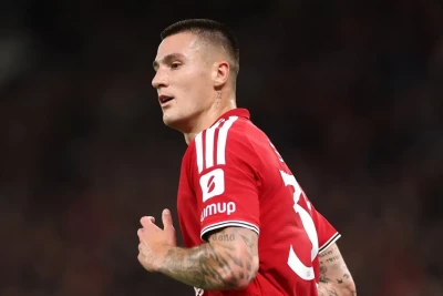 Manchester Uniteddə ciddi itki – Benjamin Şeşkonun uzun müddətə geri qayıtmaması