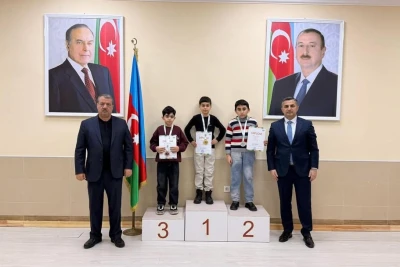 Bakı Şəhər Birinciliyində 10 və 8 Yaşlı Şahmatçılar Mübarizə Apardı - FOTO