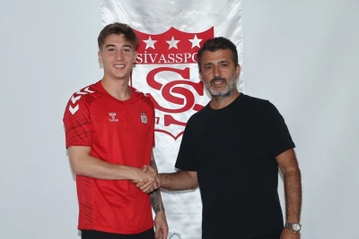 Mert Çelik "Sivasspor" ilə müqavilə imzaladı