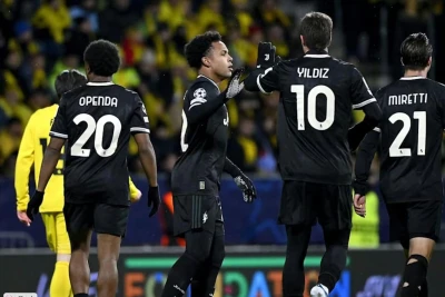 "Yuventus" futbolçularından Norveçdəki azarkeşlərinə forma hədiyyəsi