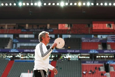 Joze Mourinyo "Real Madrid"lə 3 illik müqavilə imzalayıb