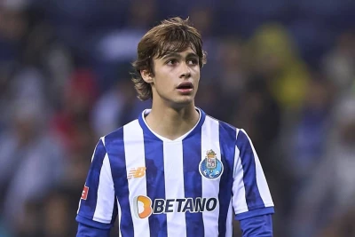 "Porto" 18 yaşındaki futbolcu için 70 milyon euro değer belirledi