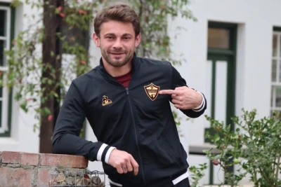 Turan Manafov "Stellenboş" klubu ilə müqavilə imzaladı