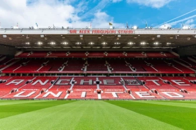 "Old Trafford" Stadionunda Yay Təmirləri: Dam Sızmaları, Drenaj və UEFA Tələblərinə Uyğunlaşma