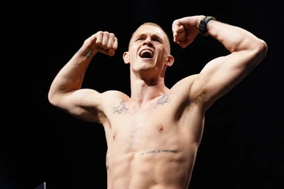 İan Harri İslam Mahaçevin menecerini təhqir edərək "kiçik siçovul" adlandırdı