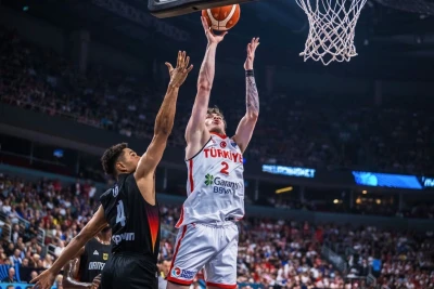 Türkiyə basketbol yığması Avropa çempionatında gümüş medal qazanıb