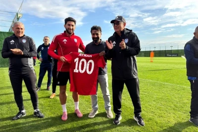 Ayxan Hüseynova 100-cü oyununa görə Kurban Berdıyevdən hədiyyə