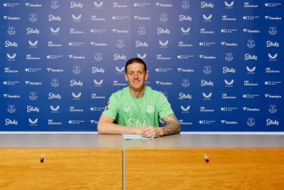 Cordan Pikford "Everton"la müqaviləsini uzadıb