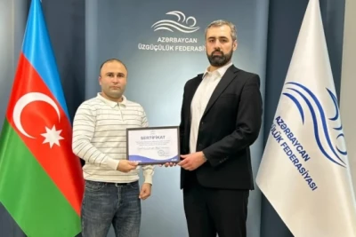 Cəmil Əliyev 10 saat fasiləsiz üzməklə Azərbaycan rekordunu yenilədi