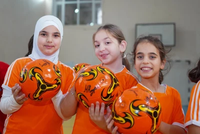 Məktəblilərlə görüş: Qızların futbola cəlbi müzakirə olunub (FOTOREPORTAJ)