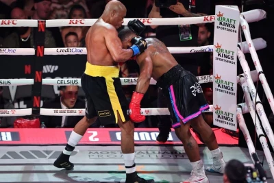 50 yaşlı Anderson Silva Tayron Vudlini ikinci raundda nokautla məğlub etdi