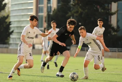 AFFA U-17 Liqasında Hakimin Səhvi: Futbolçu Qovuldu, Sonra Meydana Qaytarıldı