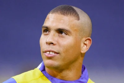 Ronaldo 2002-ci ildəki saç düzümü üçün üzr istəyib