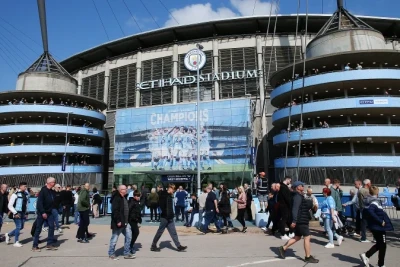 Mançester Siti 18 yaşlı futbolçu ilə 5 illik müqavilə bağlayıb