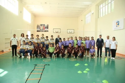 AVF prezidenti Şahin Bağırov Gəncə RVK-nın gənc voleybolçuları ilə görüşüb