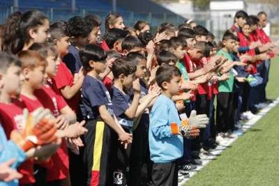 Minadan zərər çəkmiş 10 yaşlı Ağdam sakini "Qarabağ" - FCSB matçından öncə hakimlə birgə meydana çıxacaq