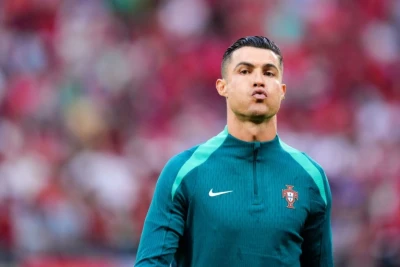 Ronaldo sərvəti 1 milyard dolları keçən ilk futbolçu oldu