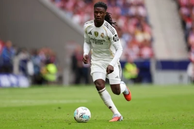 "Çelsi" və "Liverpul" Kamavinqa uğrunda mübarizə aparır