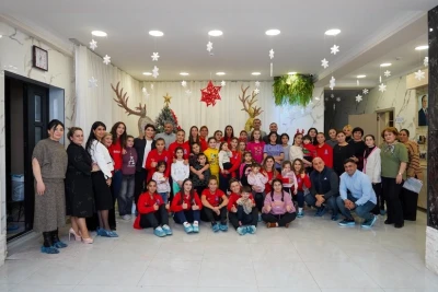 Qadın futbolçulardan ibarət milli komanda uşaq sığınacağını ziyarət edib