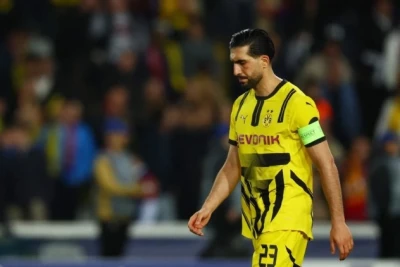 Emre Can "Borussiya" Dortmund ilə müqaviləsini uzadıb