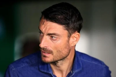 "Ayntraxt" Albert Riera ilə anlaşıb