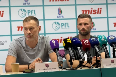 Vasili Berezutski: "Gülla atılmayıb yıxılmaq lazım deyil."