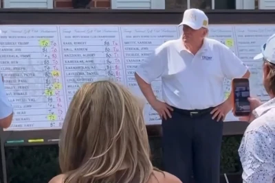 Donald Tramp öz qolf klubunda iki çempionluq qazandı