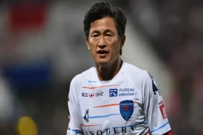 Dünyaın ən yaşlı futbolçusu Kazuyoşi Miura müqaviləsini uzatdı