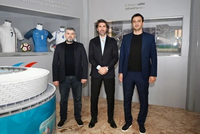 Представитель УЕФА обсудил развитие молодежного футбола в Азербайджане